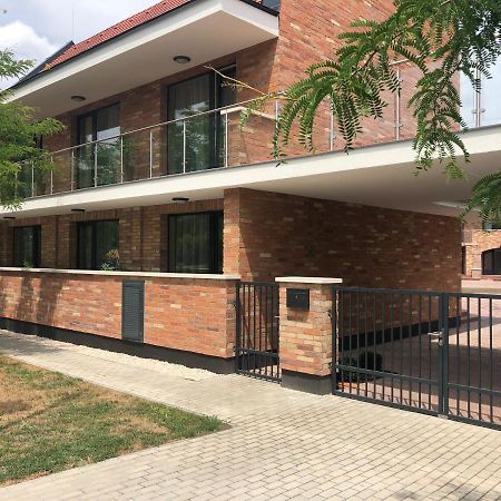 Castellum Apartmanhaz Gyula Zewnętrze zdjęcie