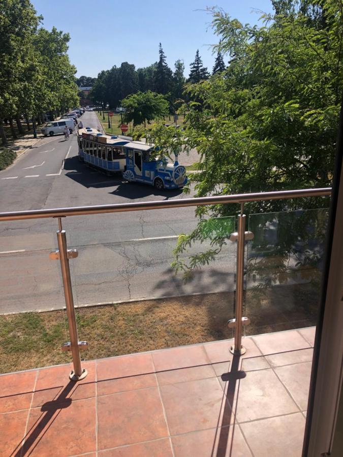 Castellum Apartmanhaz Gyula Zewnętrze zdjęcie