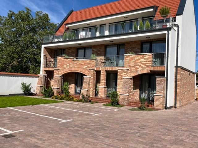Castellum Apartmanhaz Gyula Zewnętrze zdjęcie