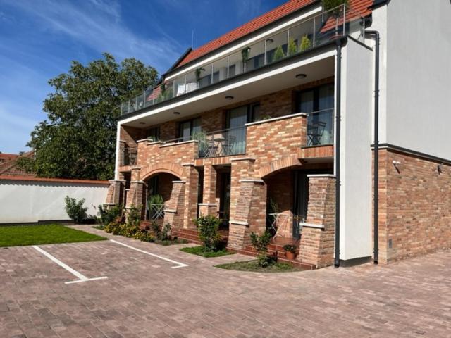 Castellum Apartmanhaz Gyula Zewnętrze zdjęcie