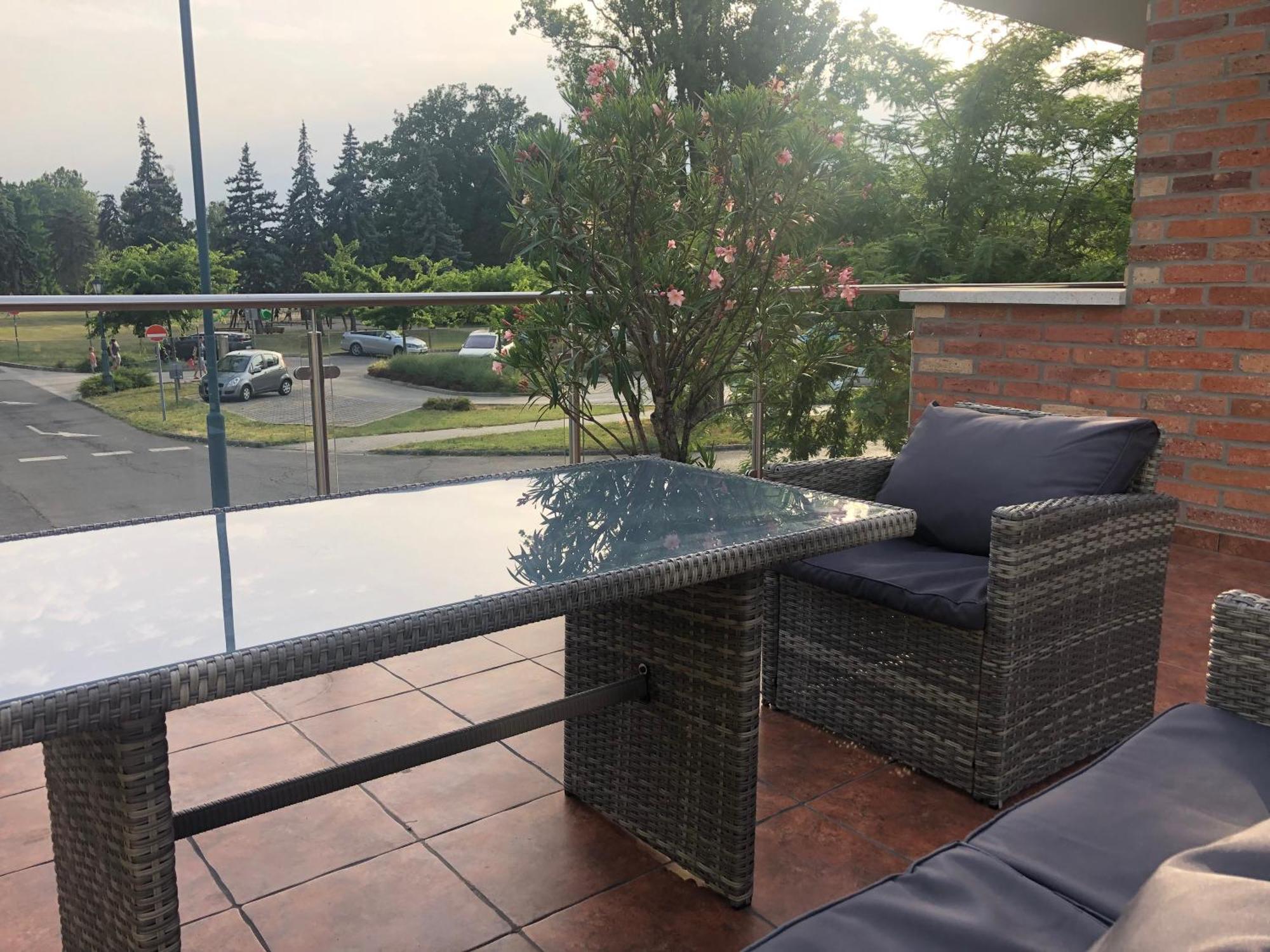 Castellum Apartmanhaz Gyula Zewnętrze zdjęcie